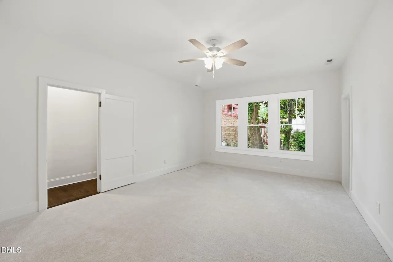 Building Photo - 611 W Pearsall St