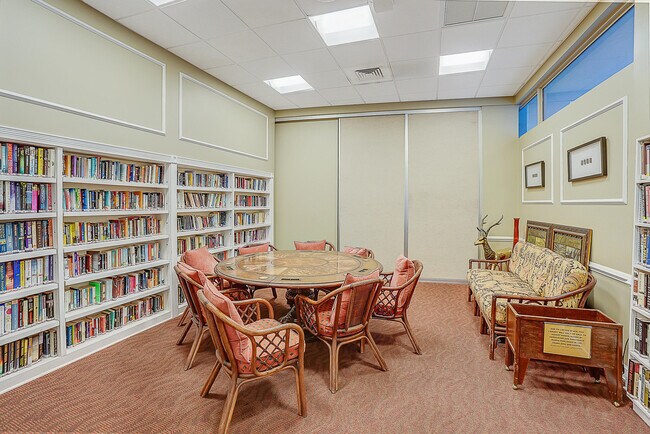 Building Photo - 1523 E Hillsboro Blvd