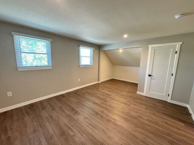 Building Photo - Historic renovated 3 bedroom Craftsman In ...