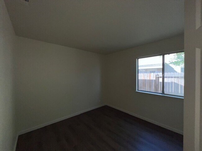 Building Photo - 8848 Hiddenspring Way