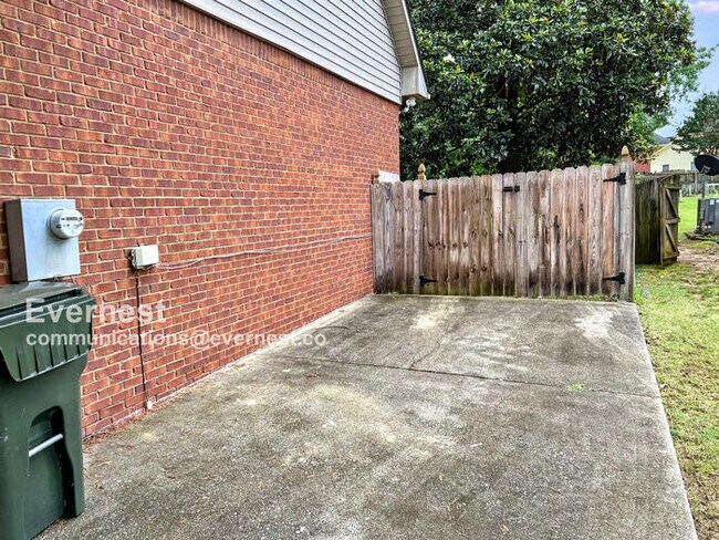 Building Photo - 128 Pebblebrook Cir