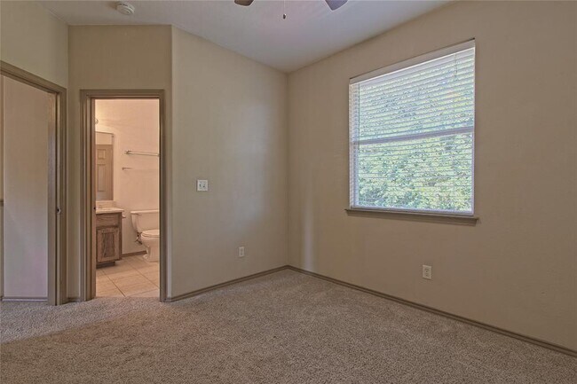 Building Photo - 2903 Whisper Oaks Ln