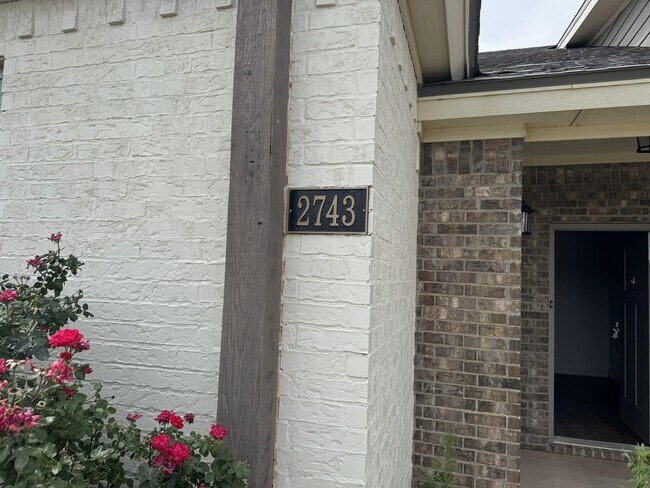 Primary Photo - 2743 137th St