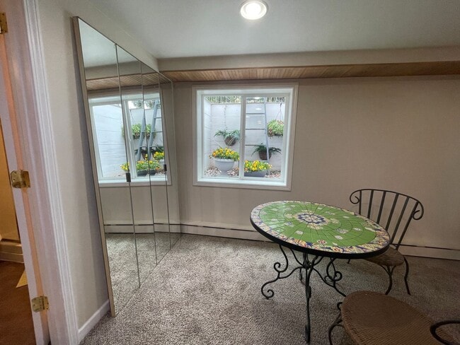 Building Photo - Spacious Garden-Level Studio in Prime Trav...