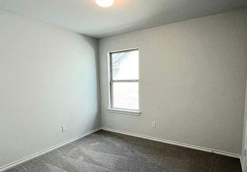 Building Photo - 5825 Brookville Dr