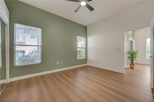 Building Photo - 2305 W Horizon Ridge Pkwy