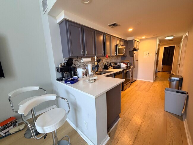 Building Photo - 689 Marin Blvd