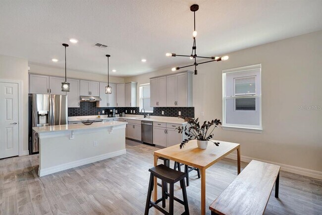 Building Photo - 3459 Current Ave