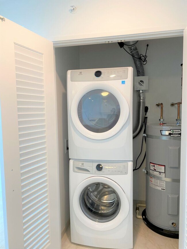 Building Photo - Azure Ala Moana - High Floor One Bedroom