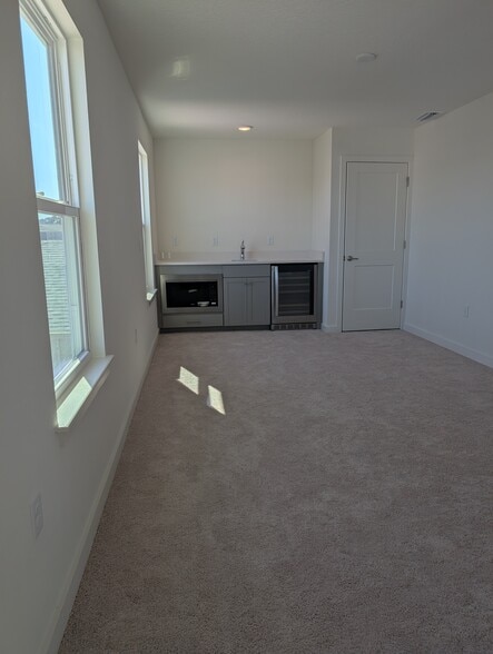 Building Photo - 1967 Iorio St