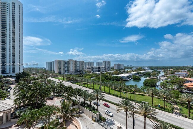 Building Photo - 16275 Collins Ave