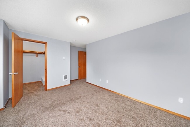 Building Photo - 99th Ave Tri-Plex-AT-4518