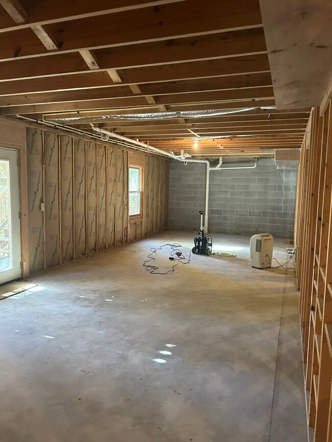 Building Photo - 233 Wildwind Ln