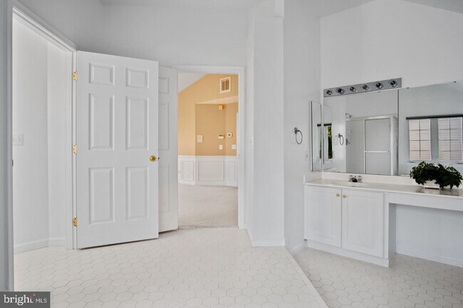 Building Photo - Spacious 4-Bedroom Home with Lake Views & Finished Basement