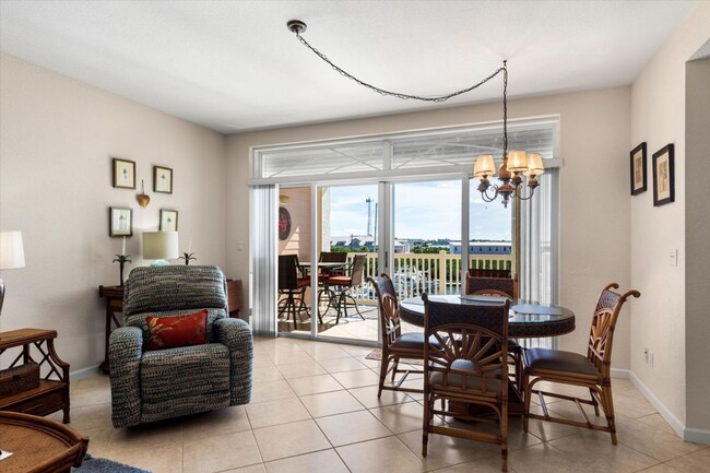 Building Photo - Seasonal Waterfront Living | Available April 15 – October 31