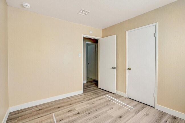 Building Photo - Beautifully Renovated 4 Bedroom Home with 3 Full Bathrooms!