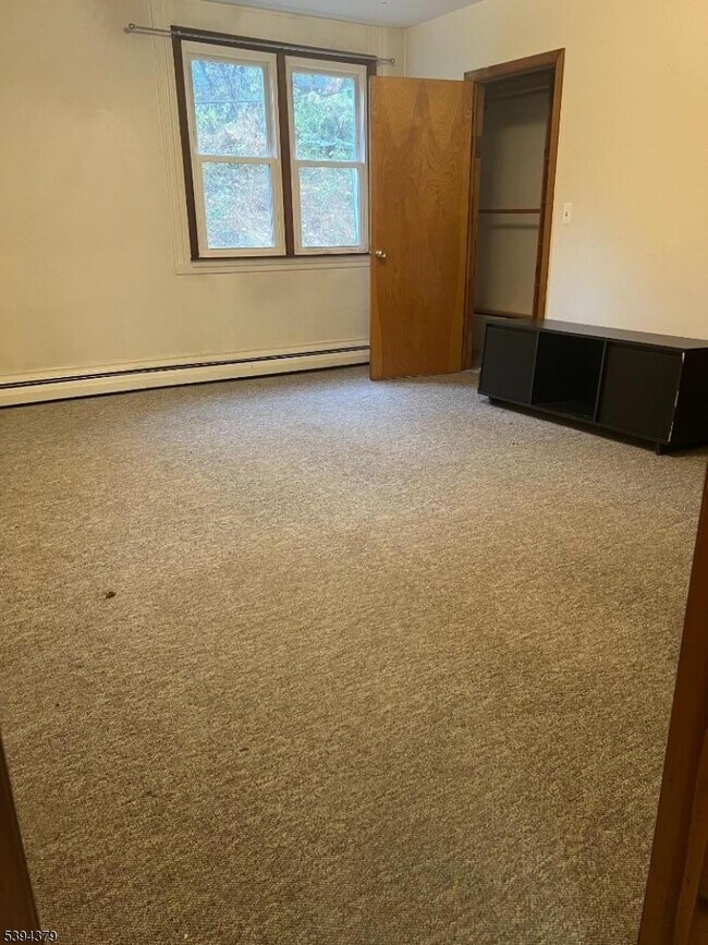 Building Photo - 192 Market St