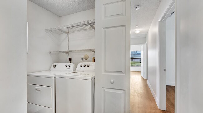 Building Photo - 20977 Country Creek Dr