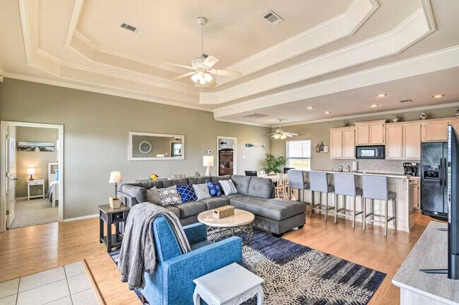 Building Photo - 3229 Castle Dr