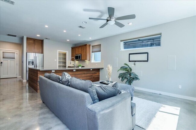 Building Photo - 3505 Villa Ct