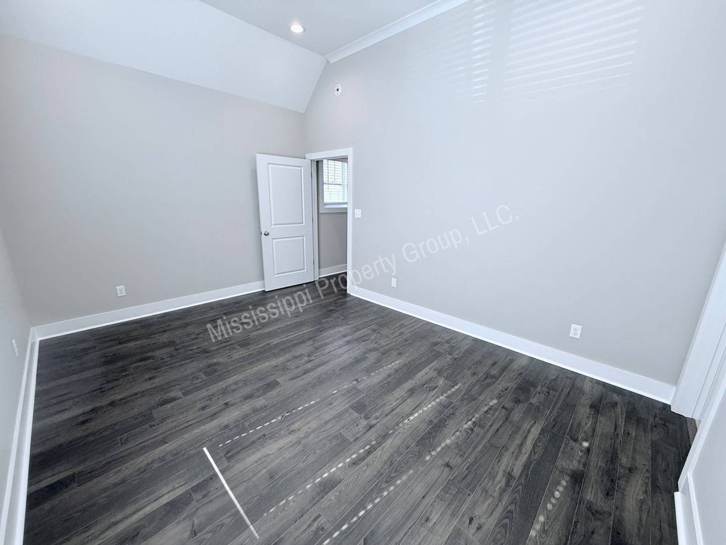 Building Photo - 1402 Pleasant Dr