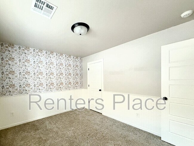 Building Photo - 2713 SE 22nd St