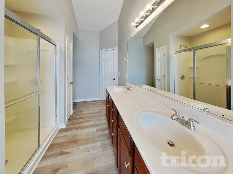 Building Photo - 2901 Quail Oak Dr