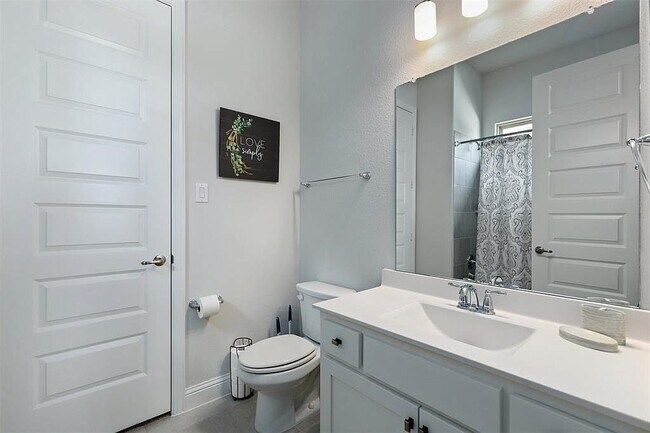 Primary Photo - 2213 Laguna Dr