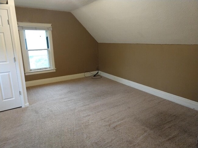 Building Photo - 825 Madison St