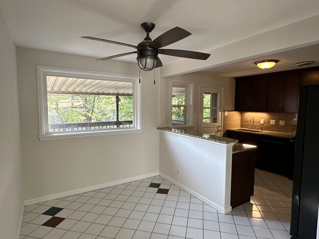 Building Photo - 1113 Twinbrook Dr