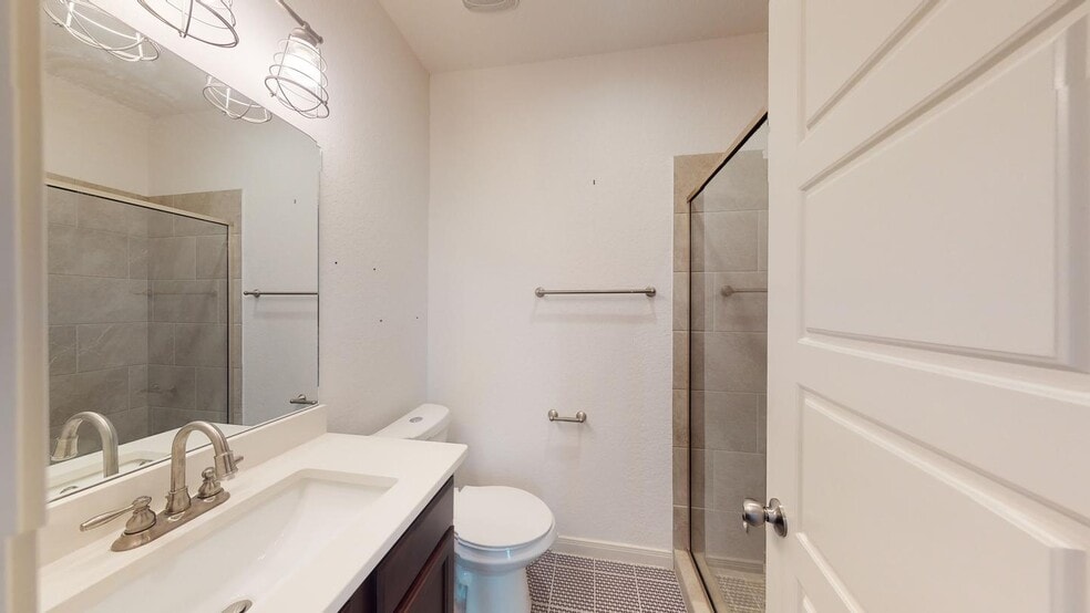 Building Photo - Stunning Ridgeview home close to North Star Mall