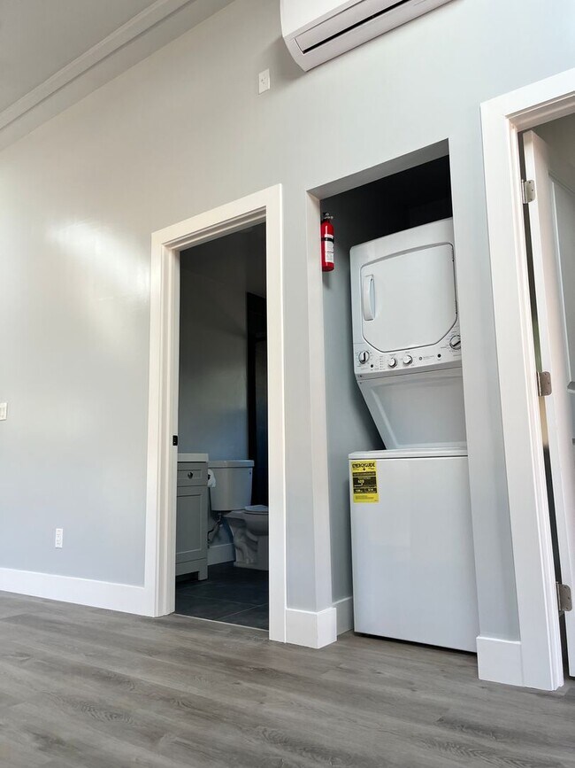 Building Photo - 930 Alexis Ct