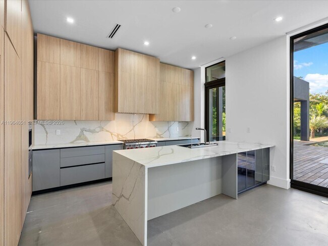 Building Photo - 871 NE 83rd St