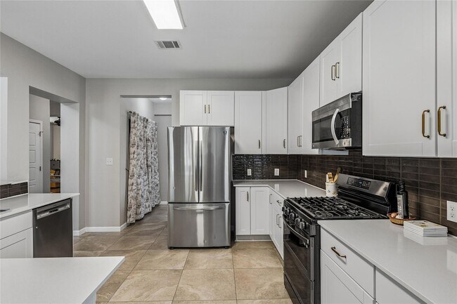 Building Photo - 1705 Chula Vista Dr