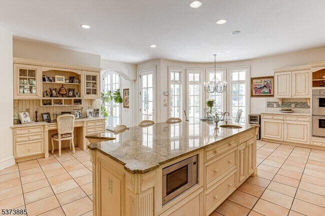 Building Photo - 21 Stoningham Dr