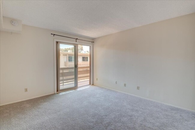 Building Photo - Fantastic 1 Bedroom Condo in Point Loma!!