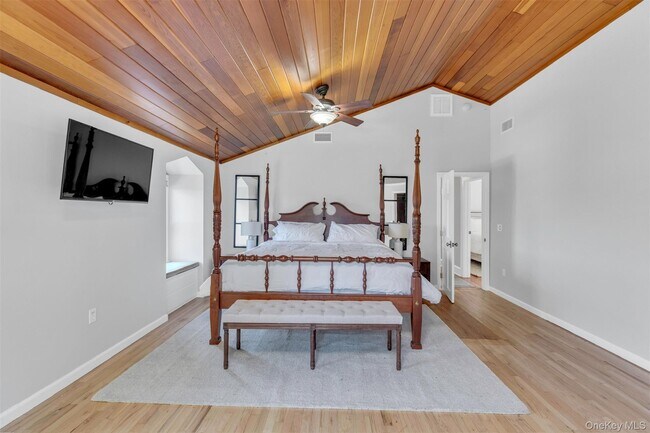 Building Photo - 345 Colonial Rd