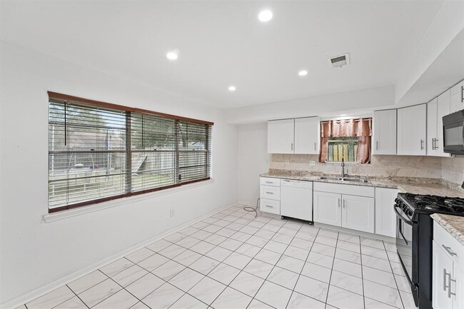 Building Photo - 21518 Greenham Dr