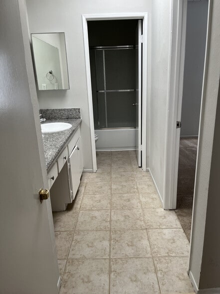 Building Photo - 11110 Moorpark St