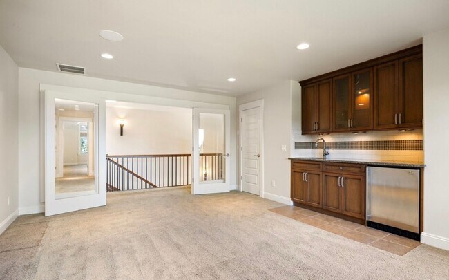 Building Photo - Beautiful Home in Semiahmoo!