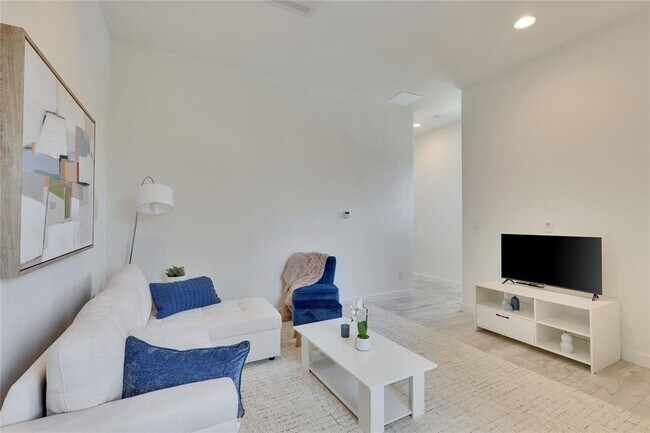 Building Photo - 808 Lydia St