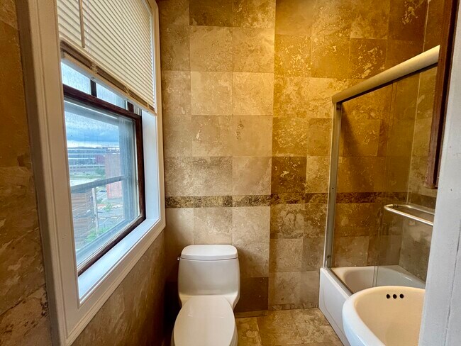 Building Photo - 300 Benefit St