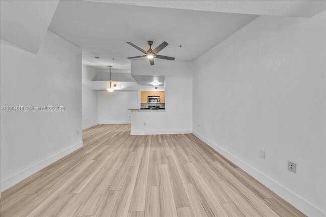 Building Photo - 2516 Centergate Dr