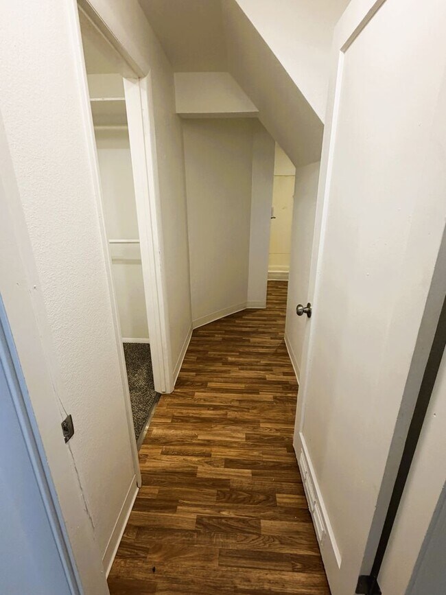 Building Photo - 265 N Oregon St