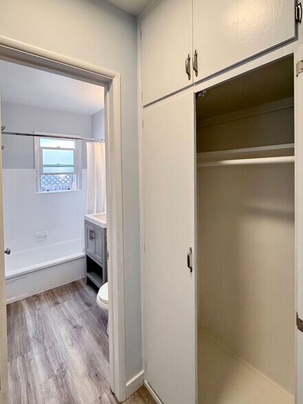 Building Photo - 5242 Comercio Ave