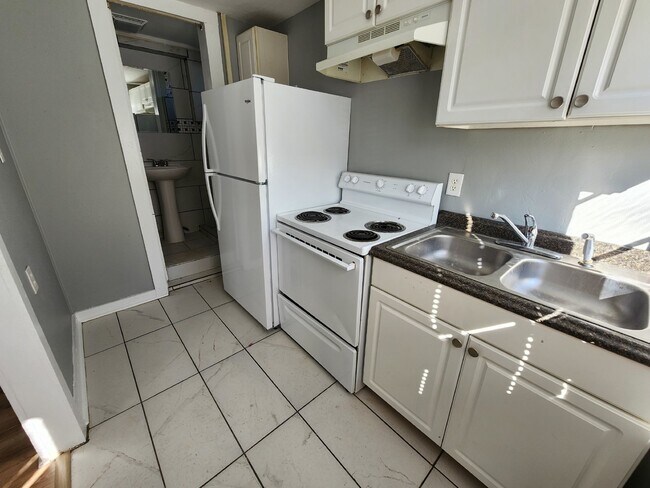 Building Photo - 349B HICKORY HEIGHTS - 2BD-1BA Near APSU and Downtown!!!