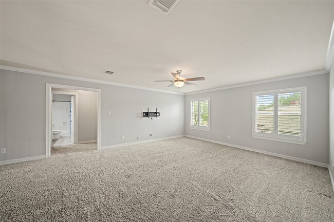 Building Photo - 2654 Milburn Dr