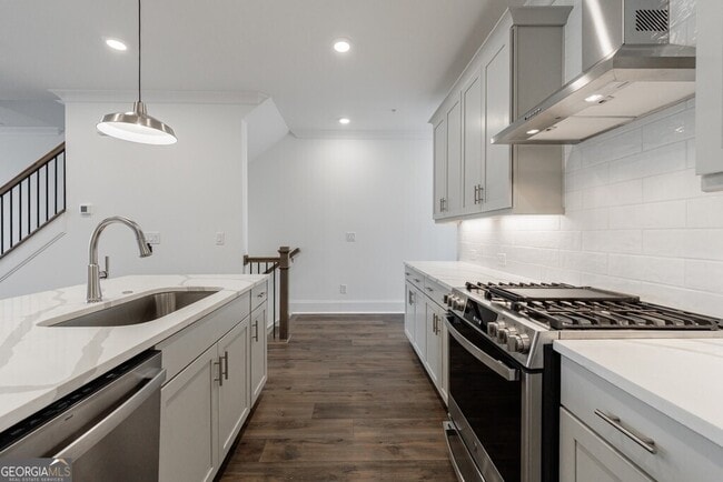 Building Photo - 10744 Davis Dr