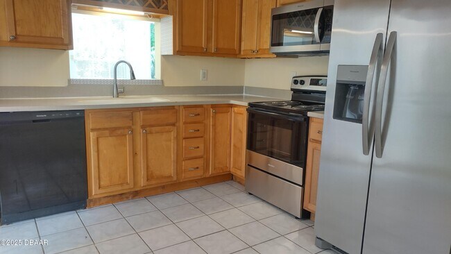 Building Photo - 525 Tarragona Way
