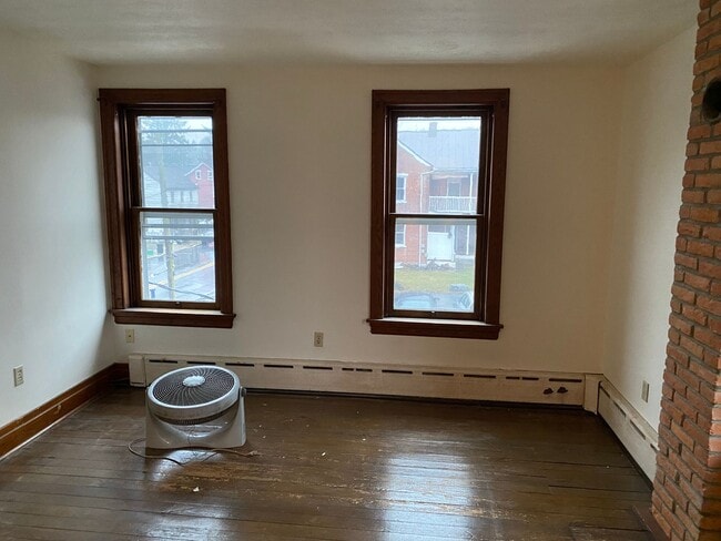 Building Photo - Spacious Manheim 3 Bedroom, 2 Bath House